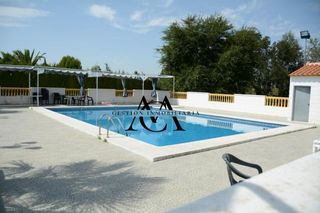 Chalet in Poleares. Venta de una espectacular villa en lucena