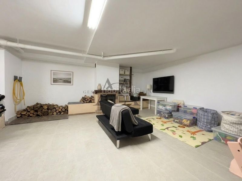 Foto 3ebdbe5b-56f7-4a23-baa7-910fd663a2b9. Casa amb aparcament a El Valle Lucena