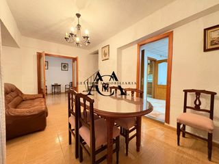Casa a San Francisco. Casa en venta en el centro de lucena  esquina, dos entradas y gr