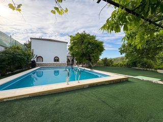 Chalet in Poleares. Chalet con piscina y parcela de 780 m2 en zona los poleares, luc