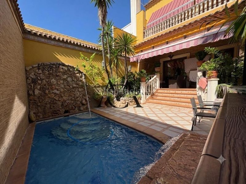 Foto a0229913-8b56-43ca-ab72-eed96581f5be. Casa amb aparcament piscina a El Carmen - La Barrera Lucena