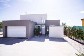Miete Haus in Camino de alcalá 178. Finca rústica con impresionante chalet con piscina privada en al