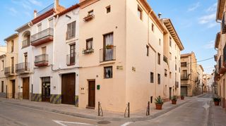 Haus in Montbrió del Camp. Casa esquinera de pueblo con encanto rústico en montbrió del cam