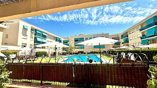 Appartement à Calle maría malibrán 1. Amplio piso de 4 dormitorios, garaje, trastero y zonas comunes c