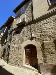 Casa adossada en Uncastillo. Casa de piedra a la venta