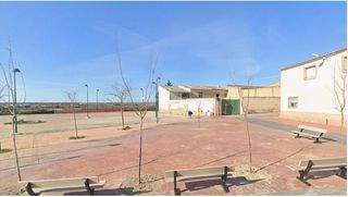 Casa en Ejea de los Caballeros. Casa en calle corona. para reformar integralmente con un gran po