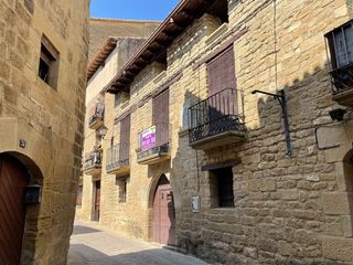 Semi detached house en Uncastillo. Encanto, historia y espacio en el coraz�n de uncastillo