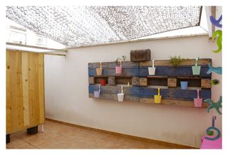 Etagenwohnung in Santiago el Mayor. Piso de 2 dormitorios con patio privado
