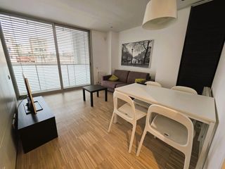 Pis  Carrer de verdi. Vive en gr�cia piso con balc�n, luz natural y listo para entrar