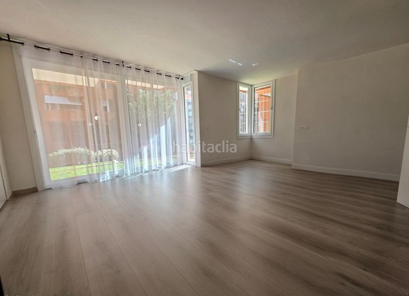 Foto d84b601a-c159-4b30-ab55-08fcf245666a. Planta baixa amb aparcament a Sarrià Barcelona