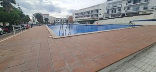 Location Appartement  Avenida de vilanova. Piso reformado con 2 habitaciones, parking y piscina comunitaria