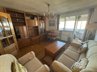 Flat  Calle de camarena. Magnífica vivienda luminosa en altura con terraza y excelentes s