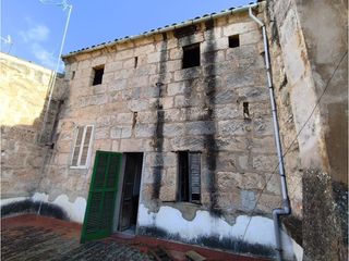 Casa  Calle fred. Propiedad con gran potencial urban�stico y acceso desde dos call