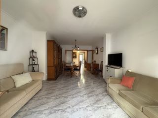 Rez-de-chaussée  Calle de crist rei. Planta baja con amplia terraza crsto rey.
