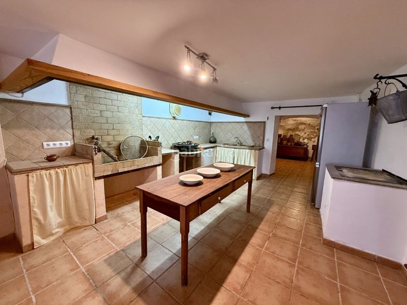 Foto a45369ce-0e4d-48d0-ac6d-8fb90cc7e6ab. Casa amb piscina a Selva