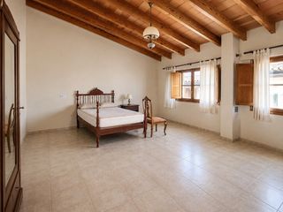 Haus  Calle nou. Casa de pueblo con garaje y gran potencial en mancor de la vall