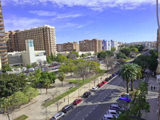 Pis  Avinguda de blasco ibáñez. Avda. blasco ibáñez: todo exterior, junto a universidades y play