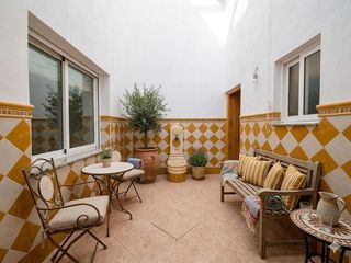 Casa  Calle del ancha. Soleada casa o planta baja reformada, para entrar a vivir en el