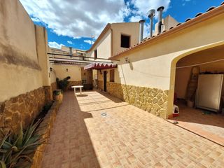 Maison à Algueña. Disfruta  viviendo  en  esta  espectacular  casa  en  algueña