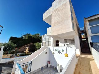 Chalet  Calle mautx. Amplio chalet independiente para entrar a vivir de 5 dormitorios