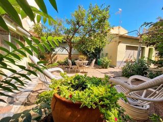 Chalet à Monòver. Joya modernista con oasis urbano en el corazón de monóvar