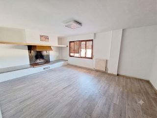 Chalet in Monòver. Oportunidad gran chalet en el centro de monóvar amplitud y una u