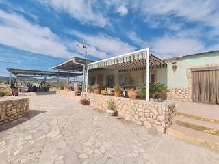 Chalet  Partida solana la. Chalet con amplia parcela totalmente plana, ideal para disfrutar