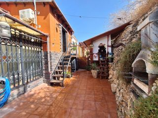 Casa bifamiliare in Castalla. Casa reformada y amueblada para entrar a vivir en el casco histó