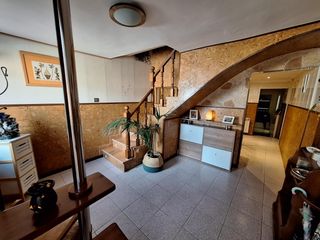 Casa aparellada a Castalla. Casa reformada y amueblada para entrar a vivir en el casco histó