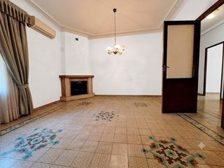 Chalet in Monòver. Monóvar una joya modernista con potencial para un proyecto turís