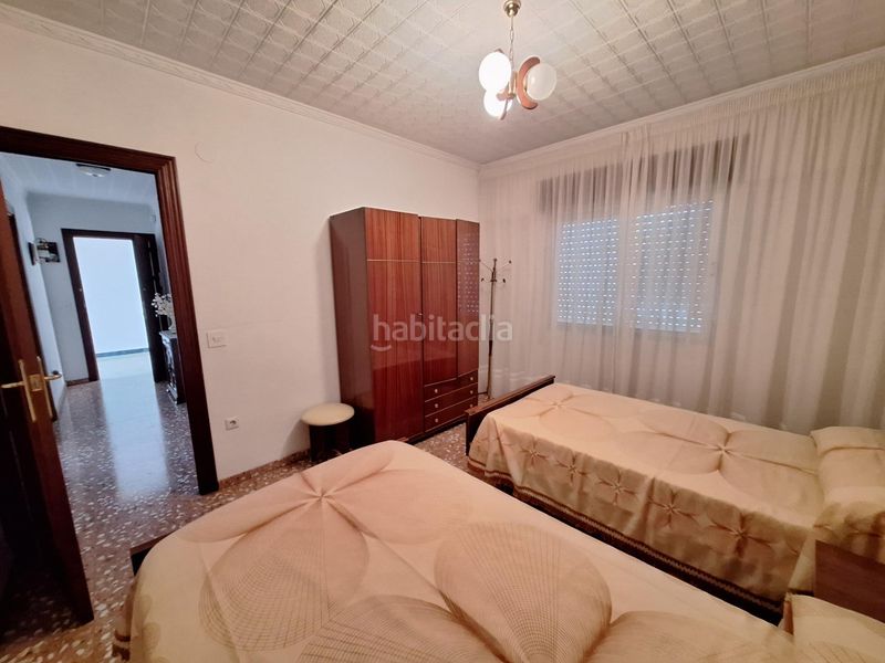Foto 0a3a0b6b-37c7-4d64-9564-52e6db2a8db2. Edificio  de dos plantas con garaje y múltiples posibilidades de negocio en pleno centro en Castalla