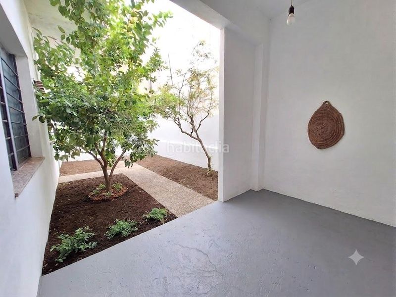 Foto 7d0b2212-0054-42e0-ade1-03e35d6903d2. Edificio  de dos plantas con garaje y múltiples posibilidades de negocio en pleno centro en Castalla
