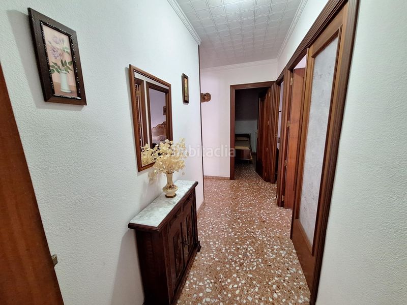 Foto fdaf9f9e-d86c-4d85-9ab2-dc15ef9785ee. Edificio  de dos plantas con garaje y múltiples posibilidades de negocio en pleno centro en Castalla