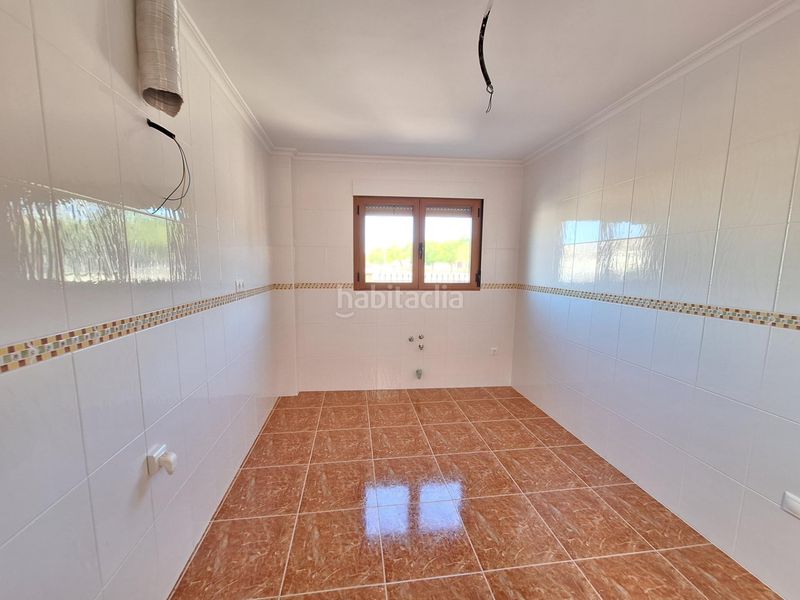 Foto 1628e364-3371-4df2-8fd9-0cad33ba866a. Casa adossada amb aparcament a Pinoso