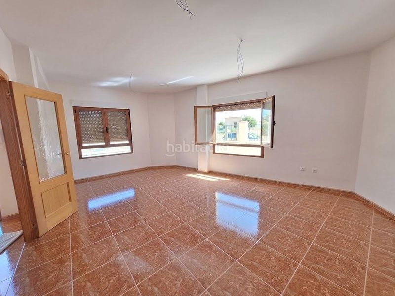 Foto 1a08f041-e5e5-4745-8de4-c8eb95eeafc8. Casa adossada amb aparcament a Pinoso