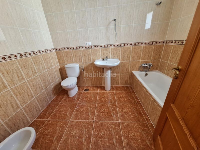 Foto 1b8c543f-2e44-4d2f-af61-4517f7a5a85e. Casa adossada amb aparcament a Pinoso
