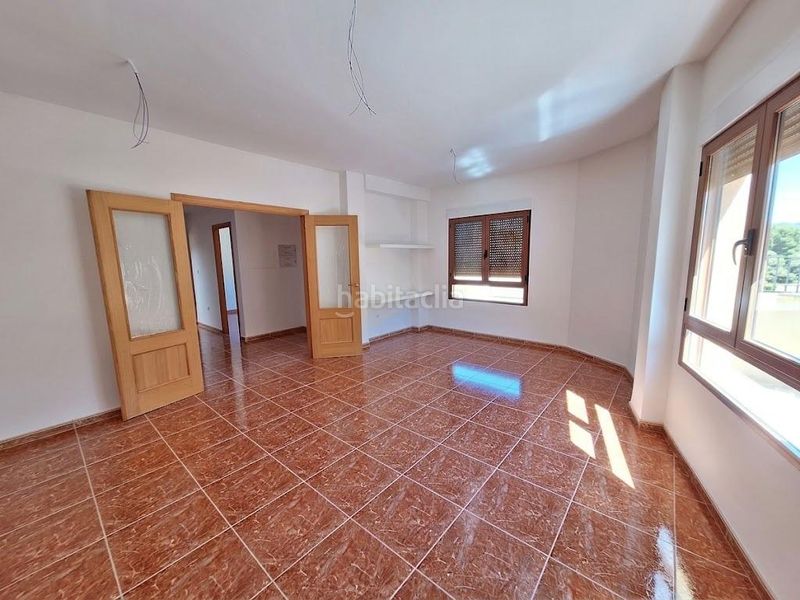 Foto 92f3f83d-c672-40ab-a532-bcf75b4360eb. Casa adossada amb aparcament a Pinoso