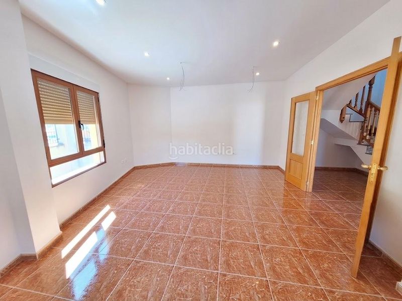 Foto c6392ca2-f418-4e3d-aa46-d4741b9f8273. Casa adossada amb aparcament a Pinoso