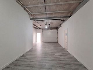 Maison jumelée à Pinoso. Vivienda reformada  negocio con garaje, en pinoso  vive, trabaja