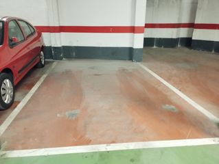 Aparcament cotxe en Calle de pedro porter 28. Urge venta garage