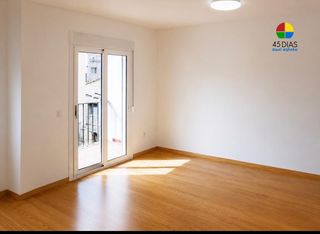 Flat in Pont Vell. Piso reformado de 2 habitaciones dobles con balcon en pont vell
