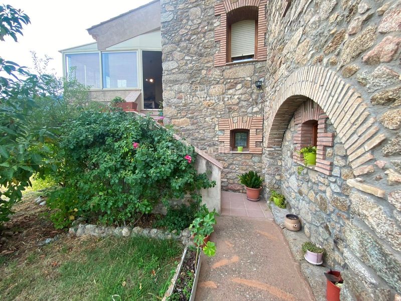 Foto d3568a3d-f9a0-4921-840c-15b153fbfd44. Masia a la jonquer a Agullana