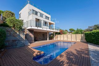 House  Portugal. Villa de lujo con vistas al mar en venta en  lloret de mar, la s