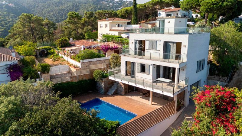 Foto 06ee5223-5cad-4a7f-931e-fa9e1ba09f9e. Casa amb calefacció aparcament piscina a Canyelles Lloret de Mar