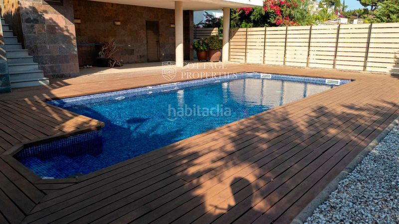 Foto 5bd7d1f6-ffe9-40cf-8e76-58b252f3d1d7. Casa amb calefacció aparcament piscina a Canyelles Lloret de Mar