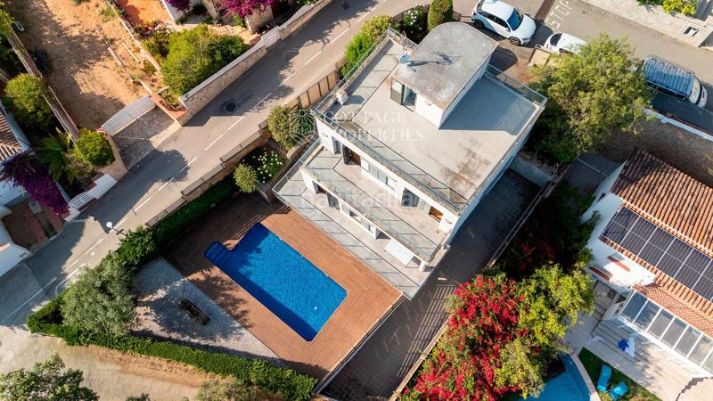 Foto 71002452-e507-4f8a-9180-e06feeb8ee21. Casa amb calefacció aparcament piscina a Canyelles Lloret de Mar