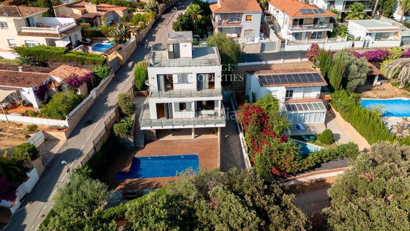 Foto a9046691-252e-44de-99b7-cb862cdc54b1. Casa amb calefacció aparcament piscina a Canyelles Lloret de Mar