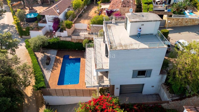 Foto dbb65811-ed04-414c-89d7-ea22ddc8f7b7. Casa amb calefacció aparcament piscina a Canyelles Lloret de Mar