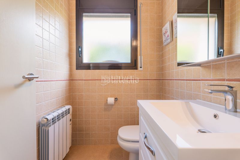Foto a541cb42-20e7-4a18-9a46-fcbf95c9c74b. Casa amb calefacció aparcament piscina a Madremanya