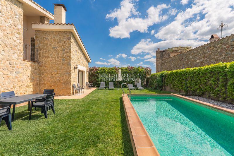 Foto eb869151-836e-42ec-89c7-7527173572eb. Casa amb calefacció aparcament piscina a Madremanya